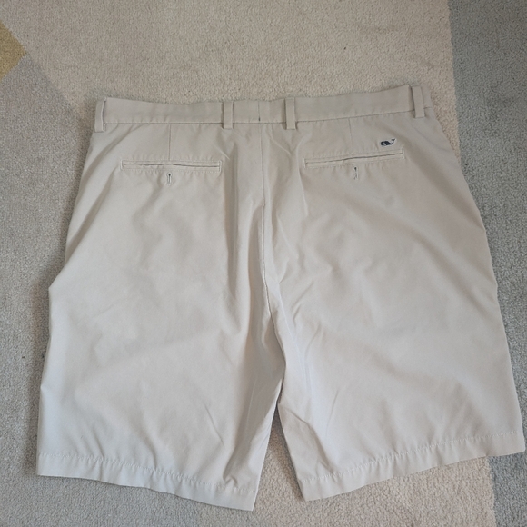 Men's Vineyard Vines Light Khaki Shorts - Picture 4 of 5
